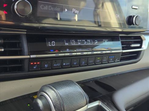 Certified 2021 Toyota Sienna Limited FWD image 22