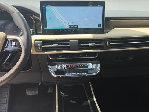 Used 2025 Lincoln Corsair Grand Touring AWD/4WD image 19