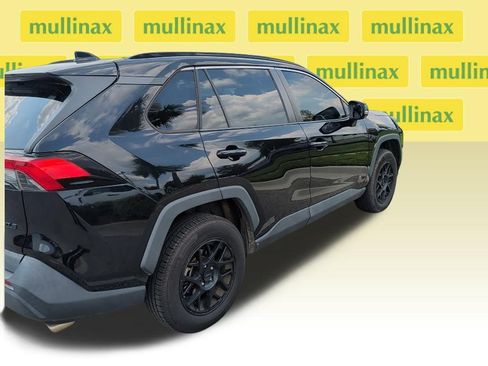 Used 2020 Toyota RAV4 XLE FWD image 4