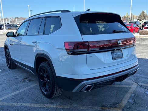 Certified 2025 Volkswagen Atlas Peak Edition SE image 6