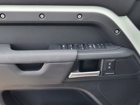 Used 2025 Land Rover Defender 110 S image 24
