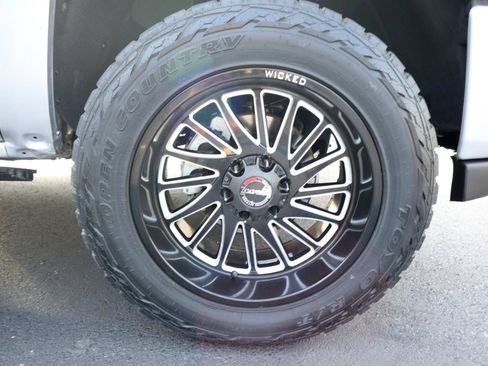 Used 2017 Chevrolet Silverado 1500 LTZ Z71 w/ LTZ Plus Package AWD/4WD image 18