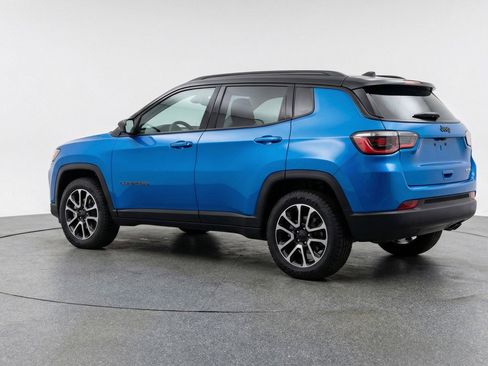 Used 2025 Jeep Compass Trailhawk AWD/4WD image 5