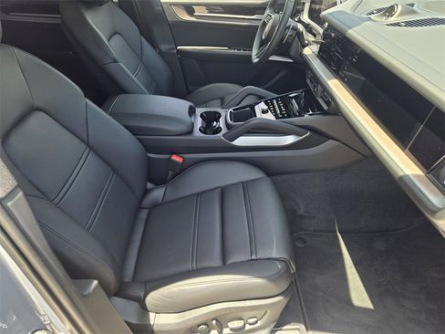 Used 2025 Porsche Cayenne S image 15