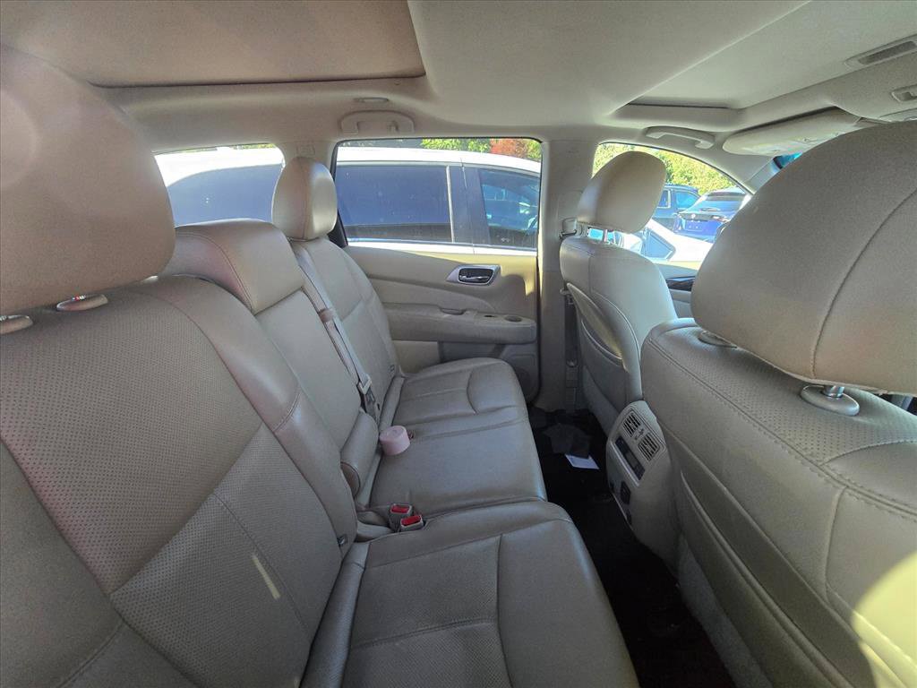 Used 2016 Nissan Pathfinder Platinum AWD/4WD image 8