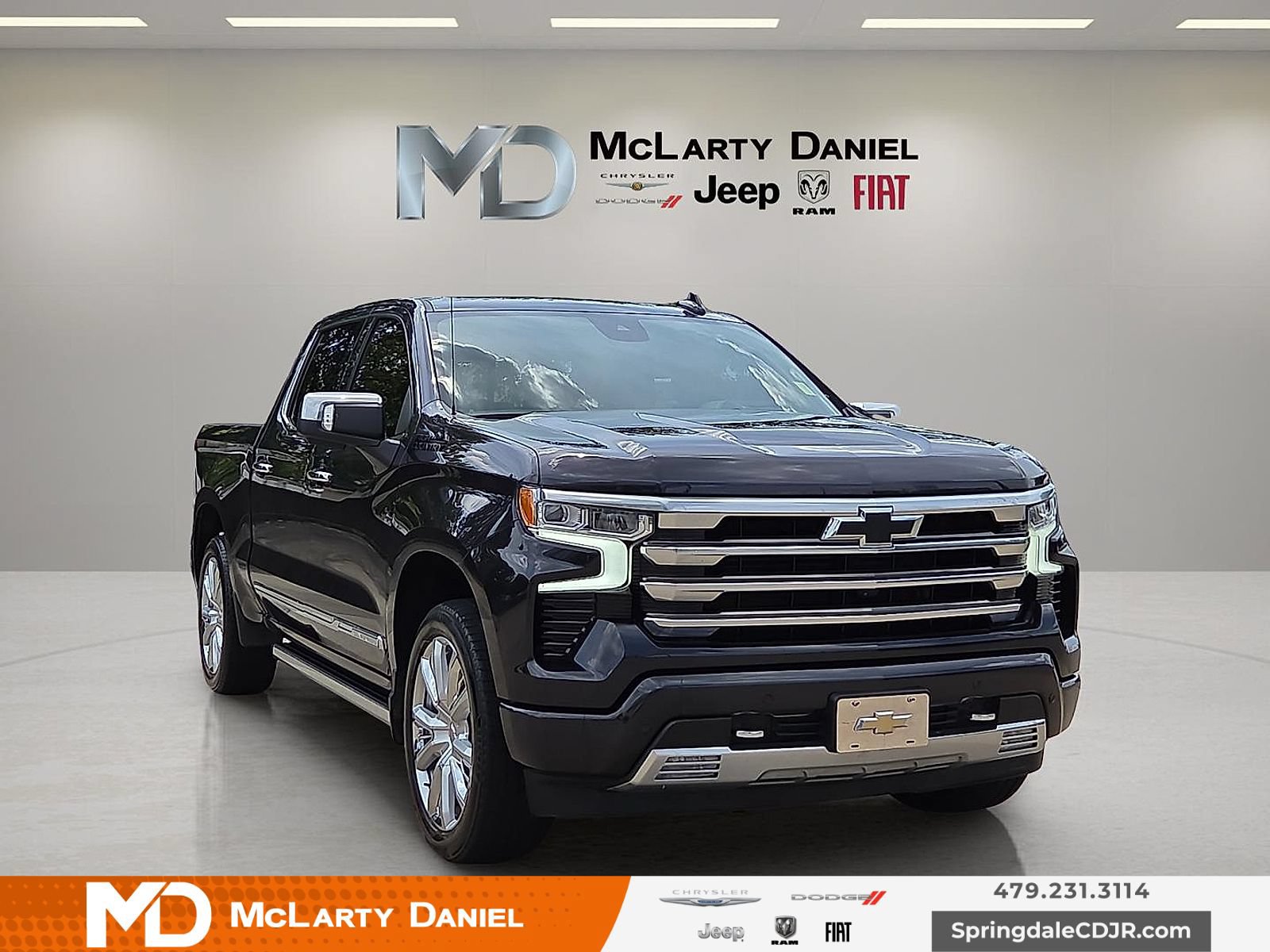 Used 2024 Chevrolet Silverado 1500 High Country w/ High Country Premium Package AWD/4WD image 1