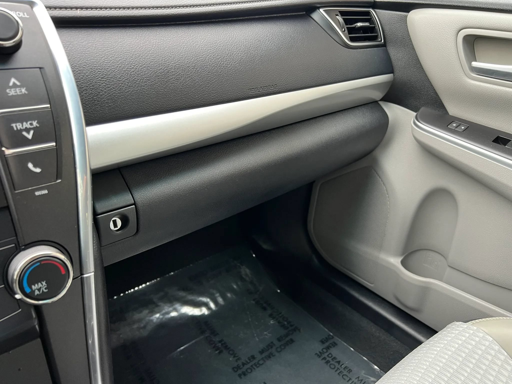 Used 2015 Toyota Camry SE FWD image 28