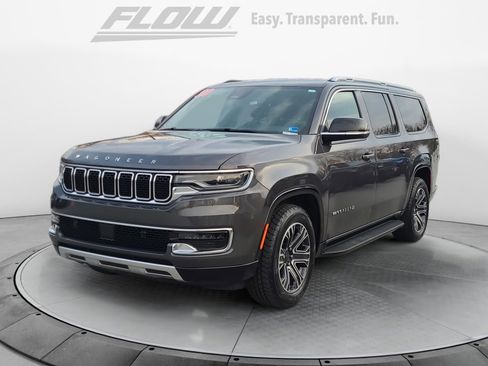 Used 2023 Jeep Wagoneer L Series II w/ Flexible Seating Group image 4