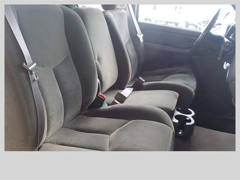 Used 2004 Chevrolet Silverado 2500 LS w/ Skid Plate Package image 29