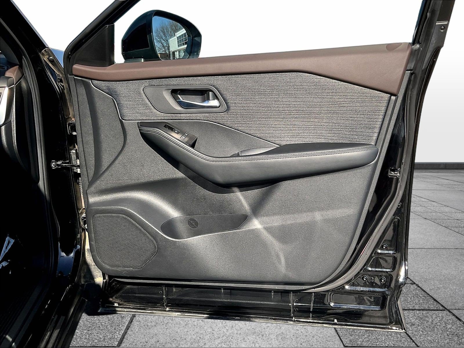 Used 2023 Nissan Rogue SV AWD/4WD image 30