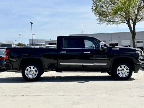 Used 2024 Chevrolet Silverado 2500 High Country w/ High Country Premium Package AWD/4WD image 3
