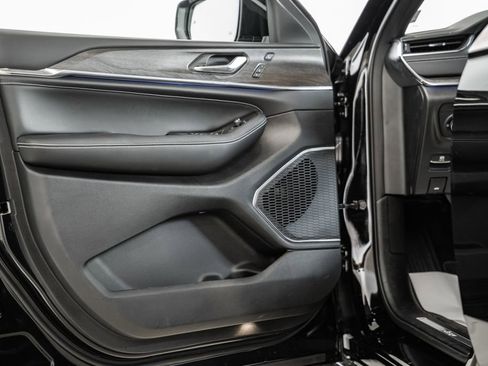 New 2025 Jeep Grand Cherokee Overland image 37