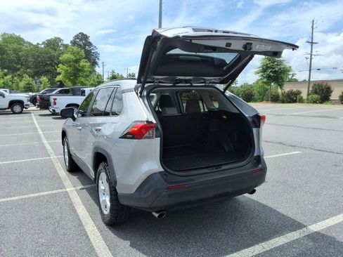 Used 2020 Toyota RAV4 XLE w/ Convenience Package FWD image 10
