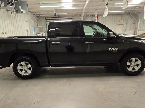 Used 2022 RAM 1500 Classic SLT RWD image 9