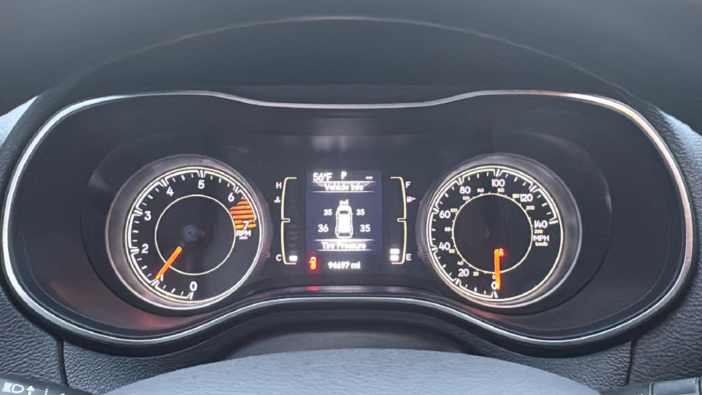 Used 2019 Jeep Cherokee Latitude Plus w/ Cold Weather Group AWD/4WD image 19