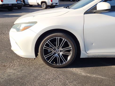 Used 2016 Toyota Camry SE image 9