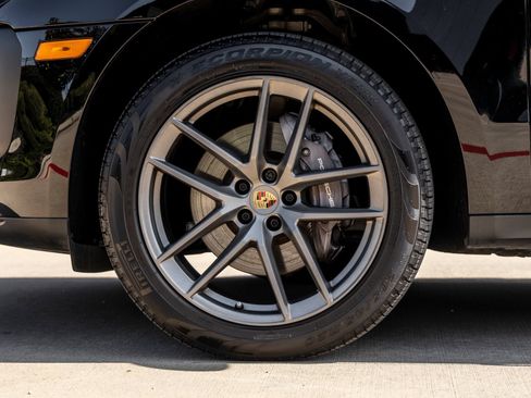 Certified 2024 Porsche Macan AWD/4WD image 15