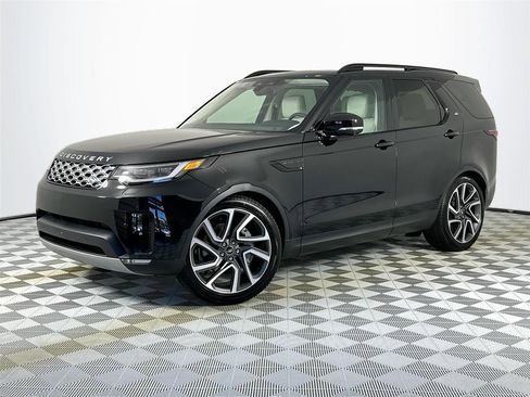 Used 2025 Land Rover Discovery S image 1