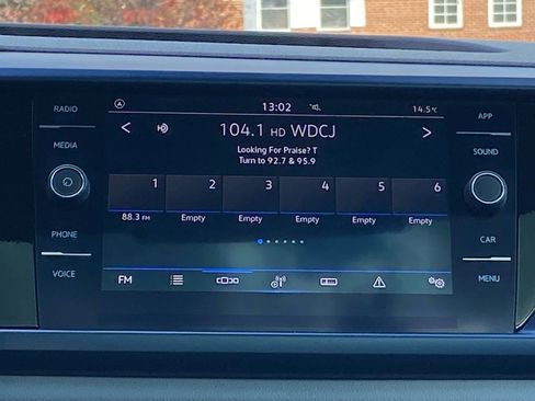 Certified 2023 Volkswagen Taos SE w/ Panoramic Sunroof Package image 9