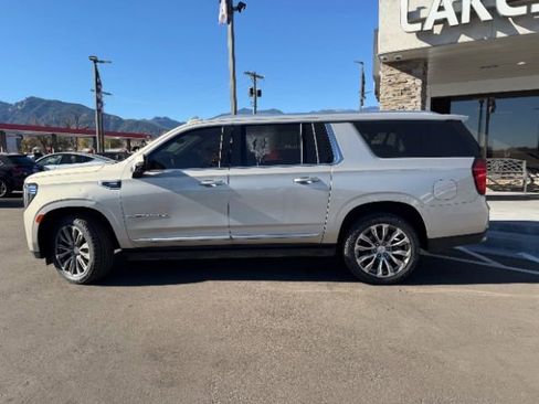 Used 2021 GMC Yukon XL Denali w/ Denali Premium Package image 7