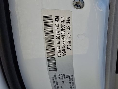 Used 2024 Chrysler Pacifica Touring-L FWD image 30