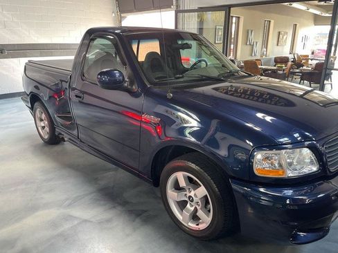 Used 2002 Ford F150 Lightning RWD image 6