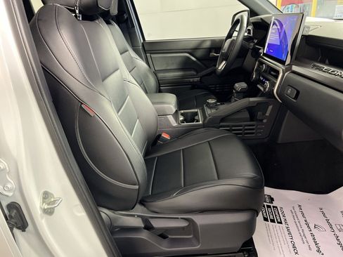 Used 2024 Toyota Tacoma TRD Sport image 27