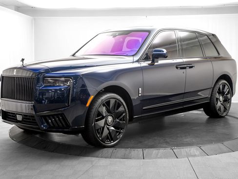 Used 2025 Rolls-Royce Cullinan AWD/4WD image 3