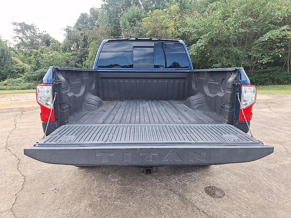 Used 2017 Nissan Titan PRO-4X AWD/4WD image 23