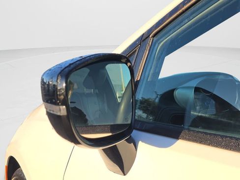 Used 2025 Chrysler Pacifica Limited FWD image 19