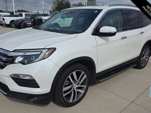 Used 2016 Honda Pilot Touring image 1