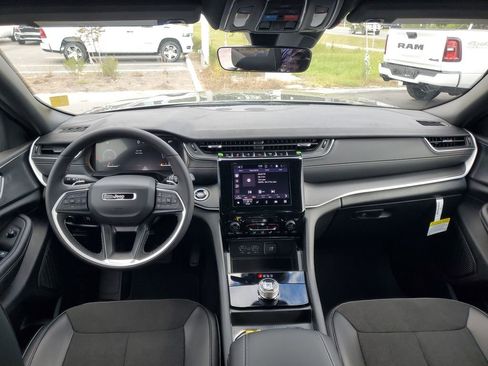 New 2025 Jeep Grand Cherokee L Altitude AWD/4WD image 22