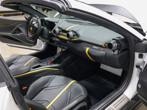 Used 2022 Ferrari 812 GTS RWD image 51