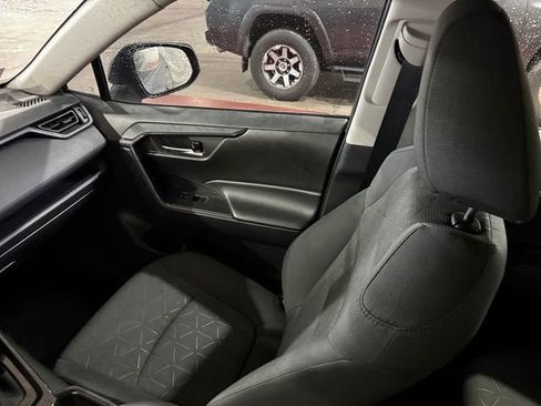 Used 2021 Toyota RAV4 XLE w/ Carpet Mat Package (TMS) AWD/4WD image 20