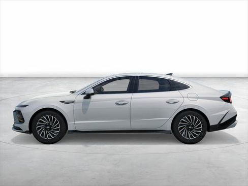 New 2026 Hyundai Sonata Limited FWD image 3