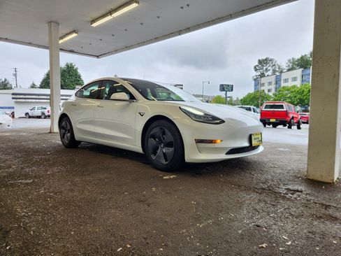 Used 2020 Tesla Model 3 Standard Range Plus RWD image 7