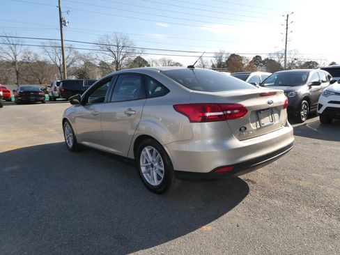 Used 2018 Ford Focus SE image 8