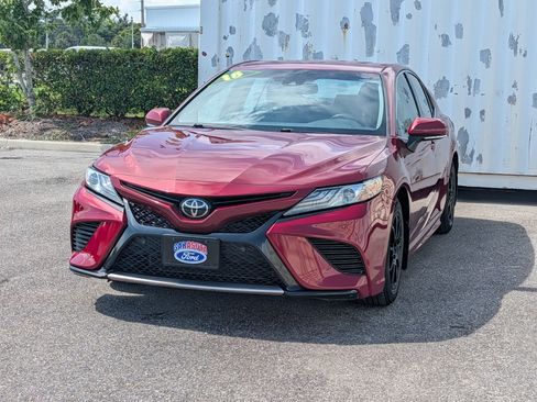 Used 2018 Toyota Camry XSE FWD image 7