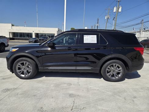 Certified 2022 Ford Explorer XLT w/ Equipment Group 202A image 4