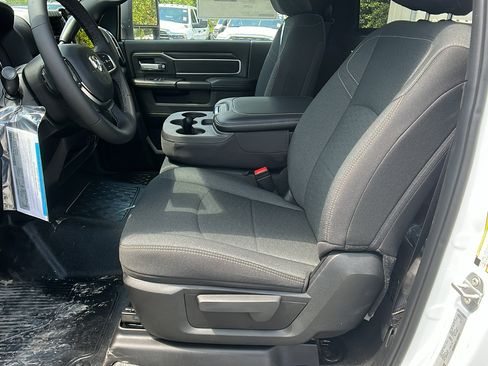 New 2025 RAM 5500 4x4 Regular Cab image 16