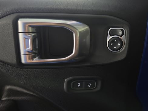 Used 2023 Jeep Wrangler Unlimited Sport AWD/4WD image 27