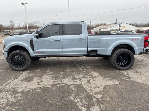 Used 2026 Ford F450 Platinum w/ FX4 Off-Road Package image 2