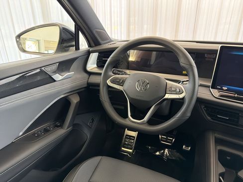New 2026 Volkswagen Tiguan SE R-Line FWD image 27
