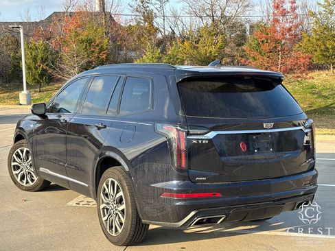Used 2021 Cadillac XT6 Sport w/ Platinum Package image 3