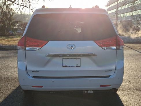 Used 2014 Toyota Sienna Limited image 5