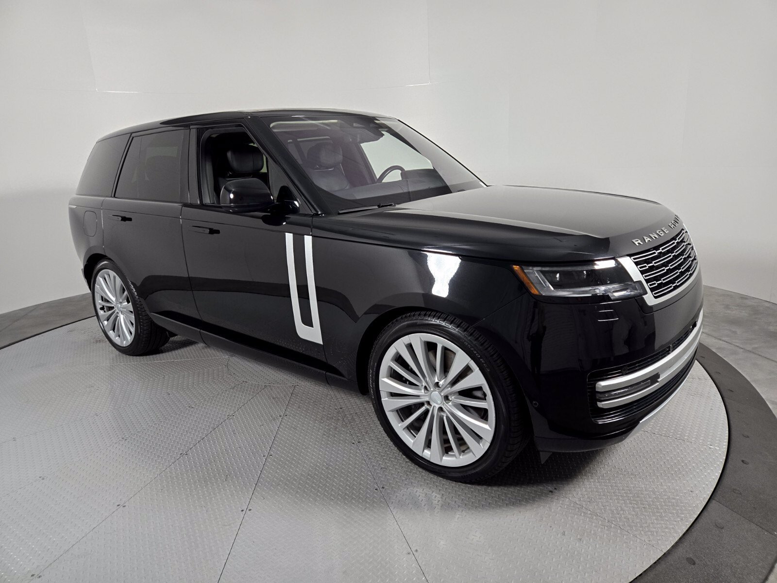 Used 2022 Land Rover Range Rover First Edition AWD/4WD image 17