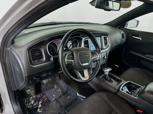 Used 2017 Dodge Charger SXT image 14