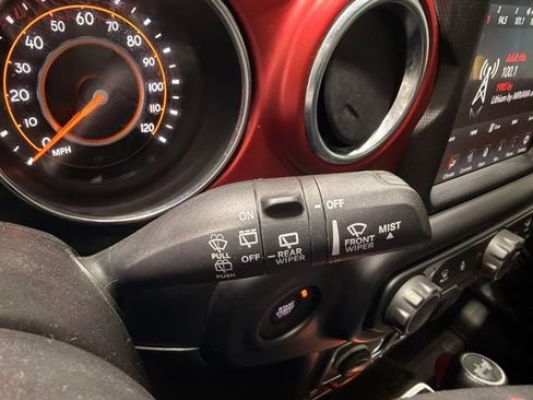 Used 2023 Jeep Wrangler Unlimited Rubicon w/ Cold Weather Group AWD/4WD image 28