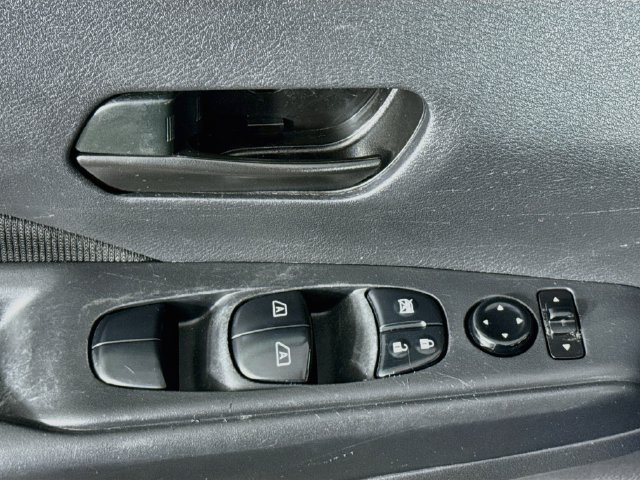 Used 2022 Nissan Kicks S FWD image 21