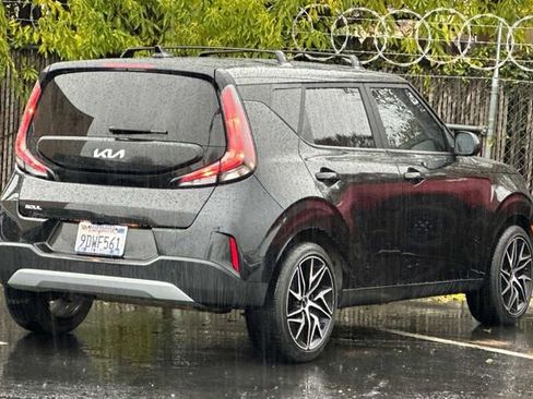 Used 2023 Kia Soul LX image 3